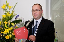 IAgrE President Andy Newbold introduced the report IAgrE President Andy Newbold introduced the report