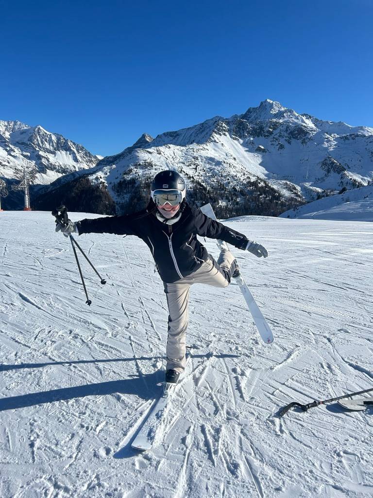 Lucie Campbell skiing Student skiing