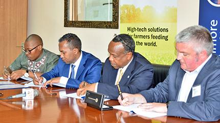 Agreement signed for delivery of new agri-business junior management course in Africa