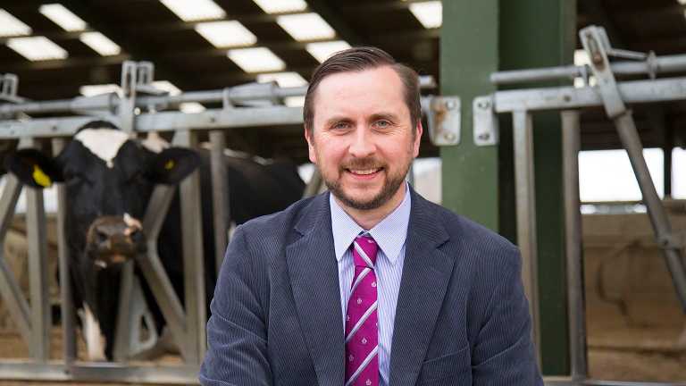 Leading academic recalls 2001 foot and mouth epidemic in presentation to Irish Government animal health event